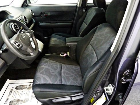 Used 2012 Scion xB FWD image 8