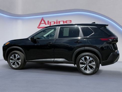 Used 2023 Nissan Rogue SV image 2