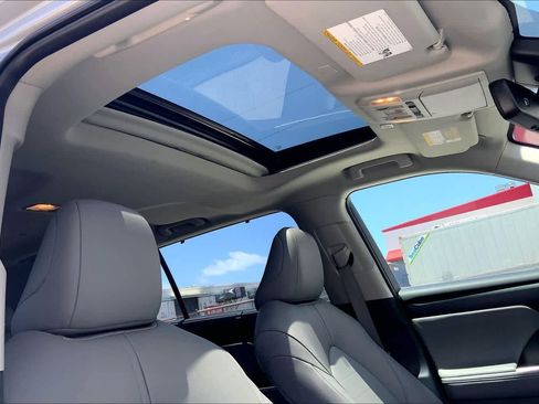 Used 2025 Toyota Highlander XLE AWD/4WD image 30