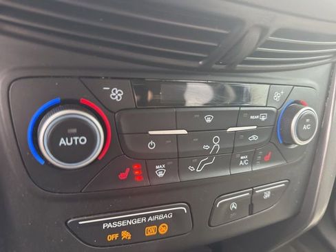 Used 2019 Ford Escape SE image 5