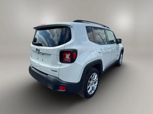 Used 2018 Jeep Renegade Latitude FWD image 9