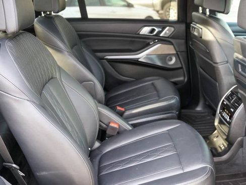 Used 2021 BMW X7 M50i w/ Dynamic Handling Package AWD/4WD image 25