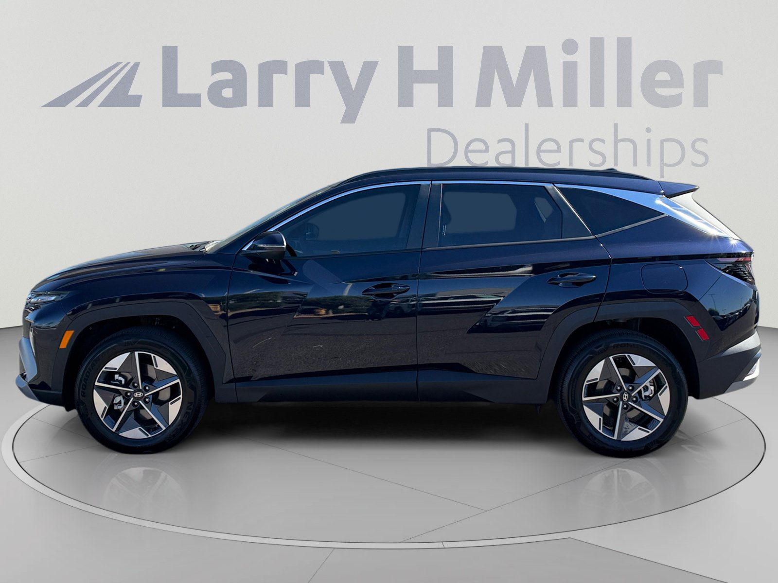 Used 2025 Hyundai Tucson SEL w/ Tow & Go Package AWD/4WD image 2