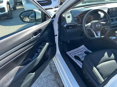 Used 2023 Nissan Altima 2.5 SV FWD image 9