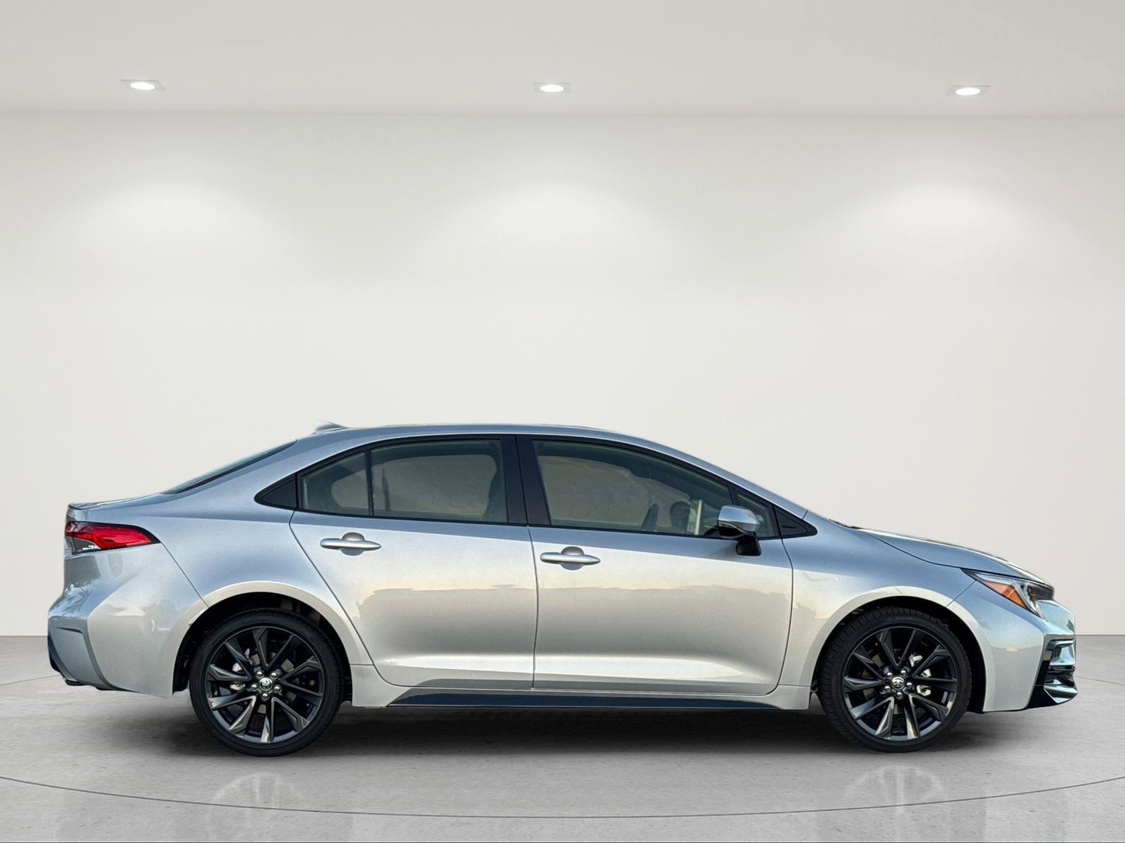 Used 2026 Toyota Corolla SE w/ SE Package FWD image 7
