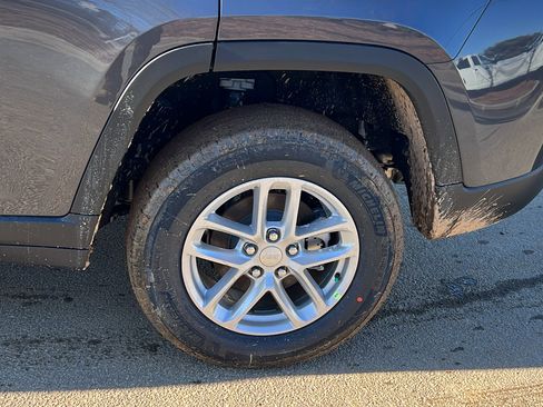 New 2025 Jeep Grand Cherokee Laredo X w/ Luxury Tech Group I image 12