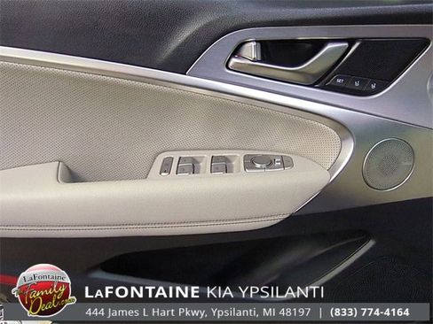 Used 2020 Genesis G70 3.3T image 15