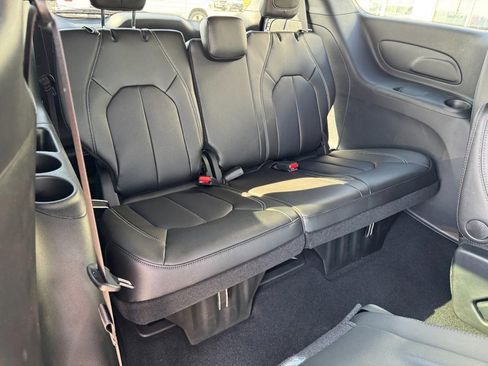 New 2026 Chrysler Pacifica Select FWD image 8