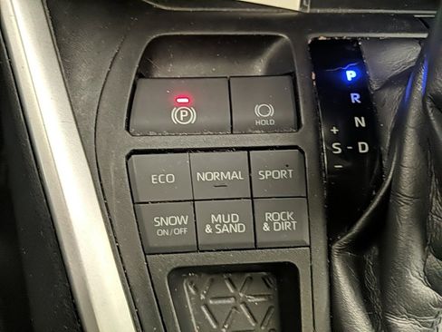 Used 2019 Toyota RAV4 XLE Premium image 24