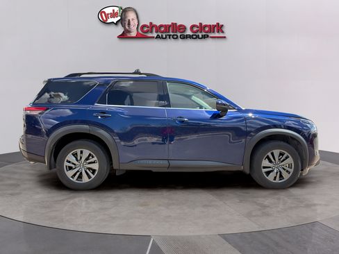Certified 2023 Nissan Pathfinder SV FWD image 6