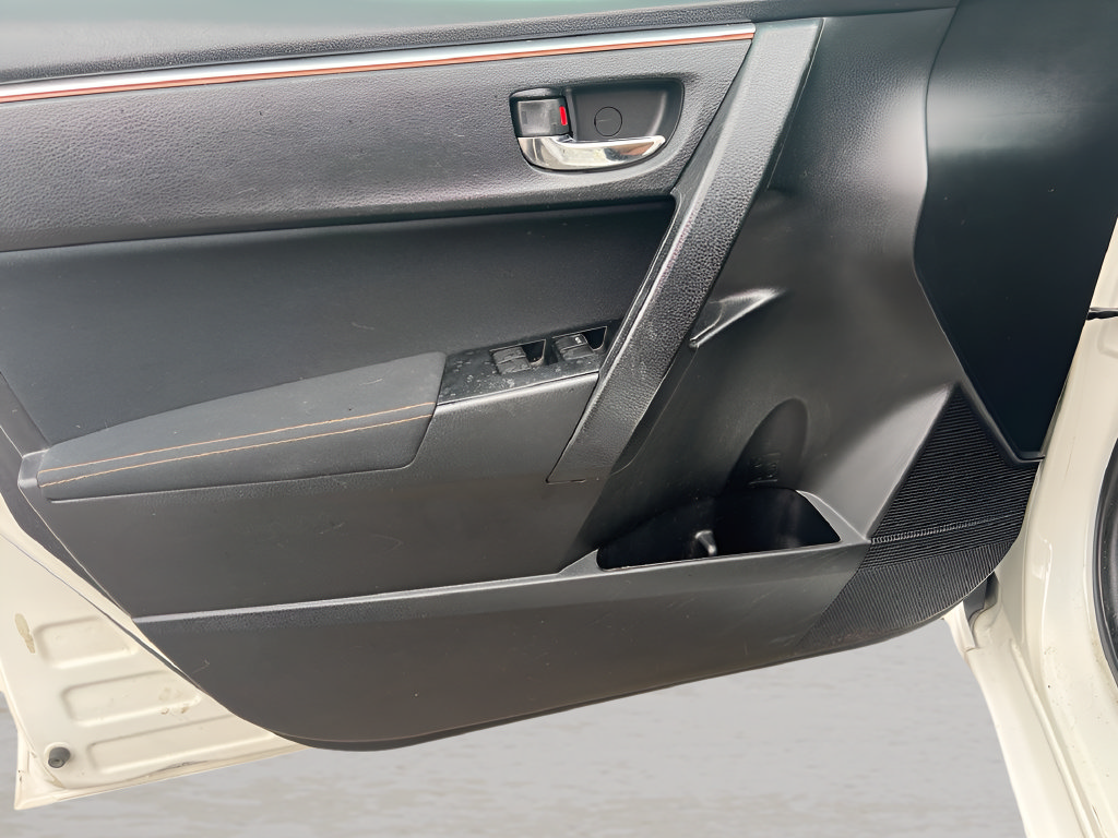 Used 2014 Toyota Corolla LE FWD image 12