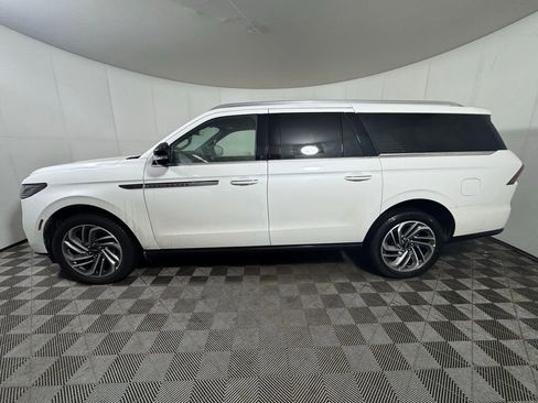 New 2025 Lincoln Navigator L Reserve AWD/4WD image 2