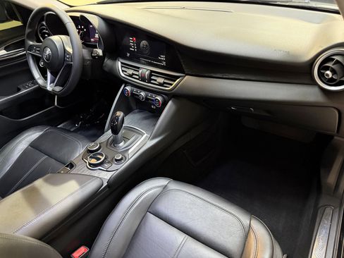 Used 2019 Alfa Romeo Giulia w/ Nero Edizione RWD image 40