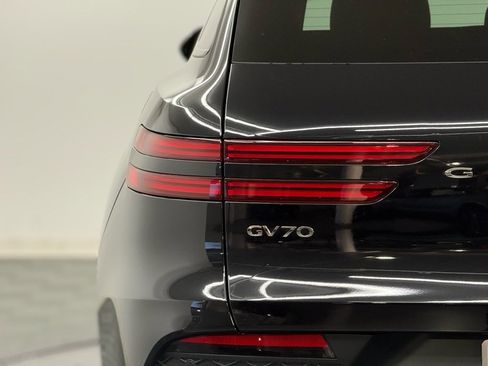 Used 2025 Genesis GV70 2.5T Sport Prestige w/ Sport Prestige Package image 9