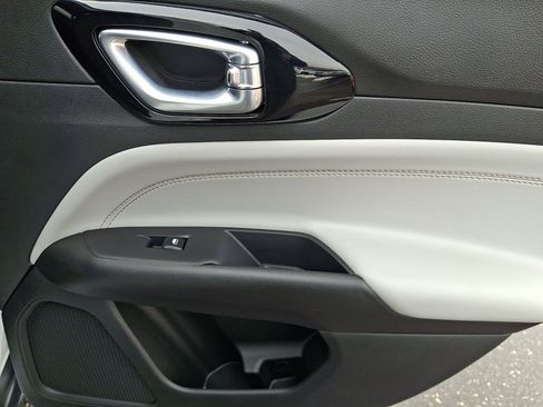 Used 2024 Jeep Compass Limited image 14