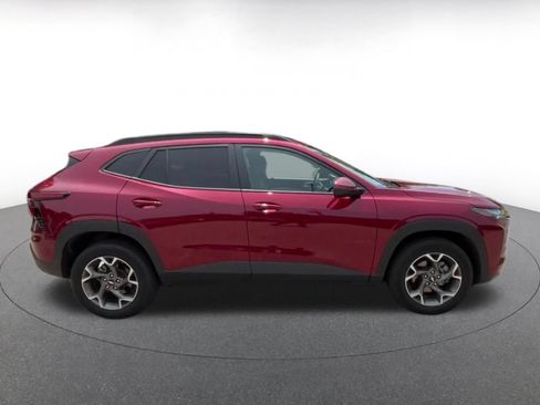 Used 2025 Chevrolet Trax LT w/ LT Convenience Package FWD image 16