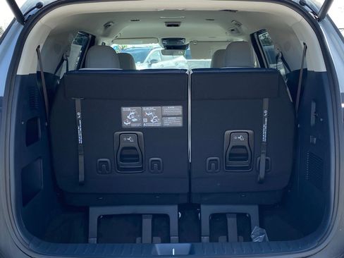 New 2026 Kia Carnival EX image 22