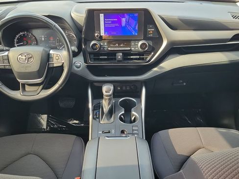 Used 2023 Toyota Highlander LE FWD image 11