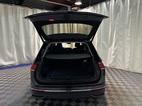 Used 2022 Volkswagen Tiguan SE image 35