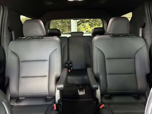 Used 2025 Chevrolet Traverse Z71 w/ Enhanced Driving Package image 9