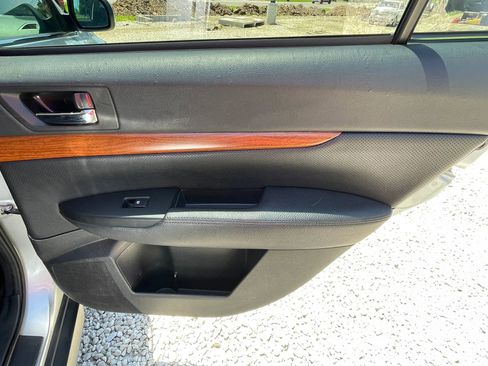 Used 2013 Subaru Outback 2.5i Limited AWD/4WD image 35
