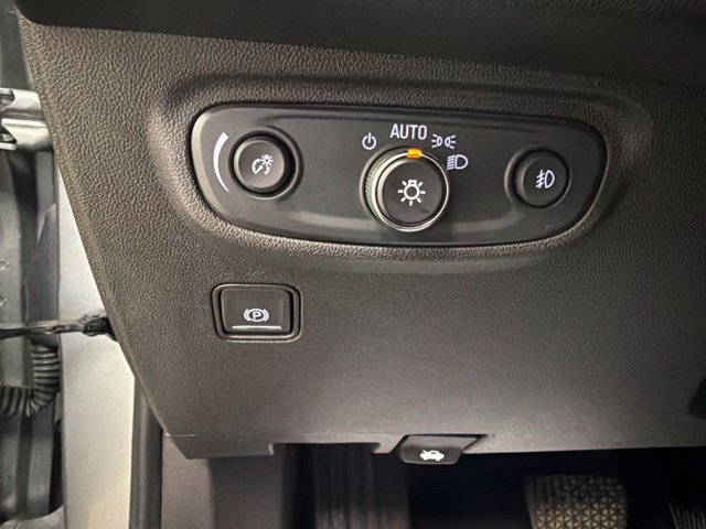Used 2024 GMC Terrain SLT AWD/4WD image 17
