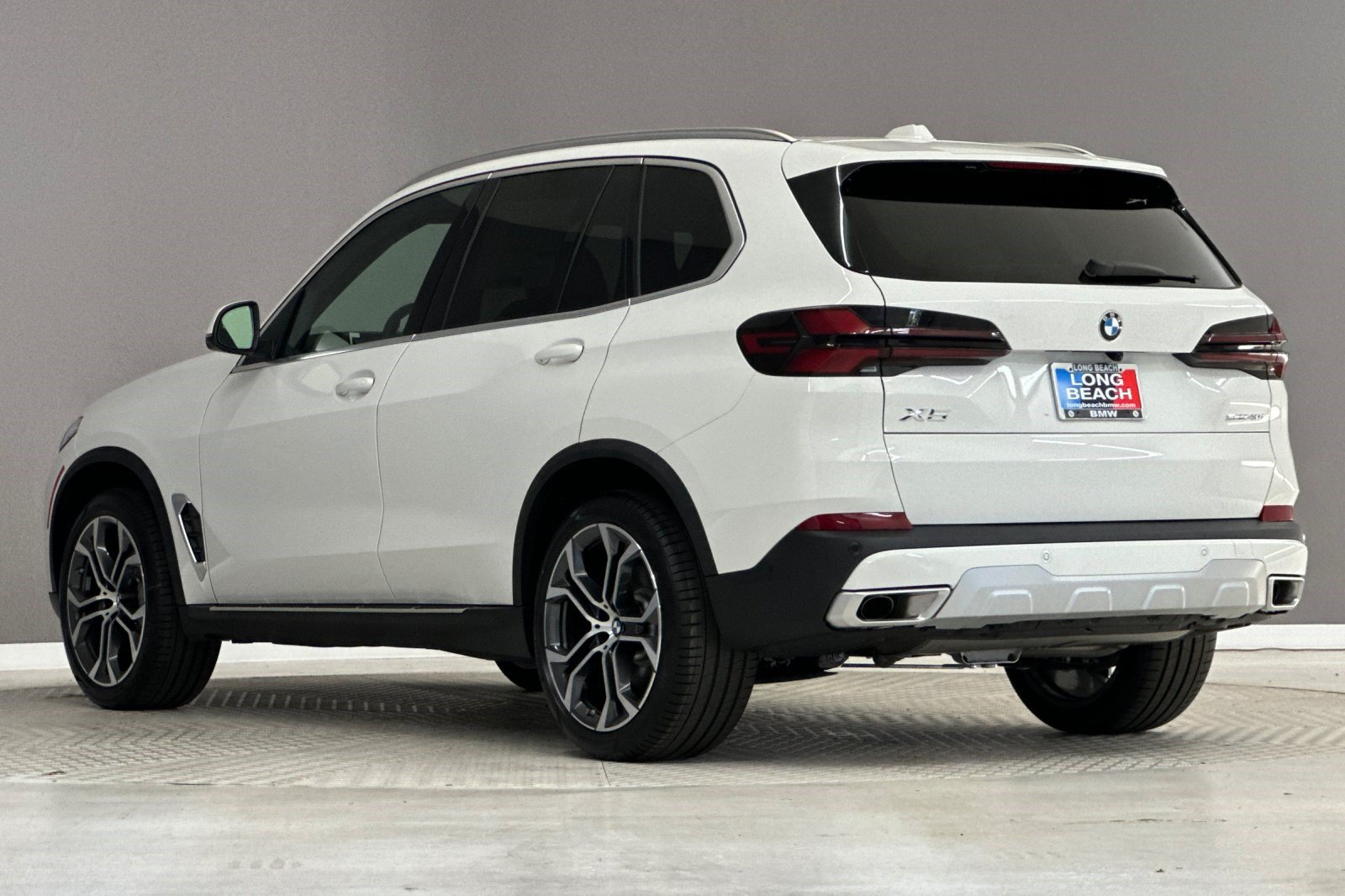 New 2026 BMW X5 sDrive40i w/ Parking Assistance Package RWD image 3