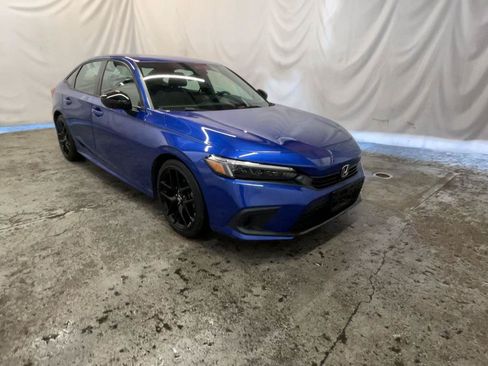 Used 2023 Honda Civic Sport image 2