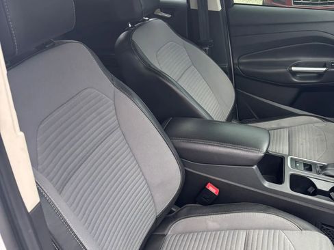 Used 2017 Ford Escape SE w/ SE Sport Appearance Package image 24