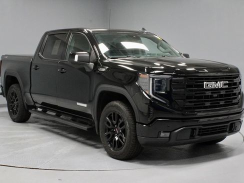 Used 2025 GMC Sierra 1500 Elevation w/ Preferred Package AWD/4WD image 1