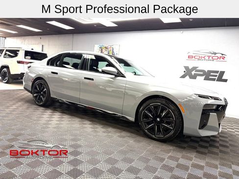 Used 2023 BMW 740i w/ Parking Assistance Package RWD image 1