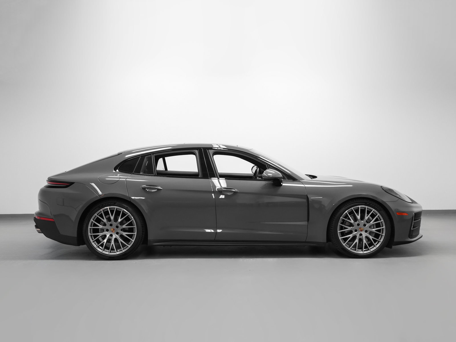 Certified 2025 Porsche Panamera 4 AWD/4WD image 11