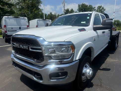 Used 2023 RAM 3500 Tradesman w/ Chrome Appearance Group AWD/4WD image 2
