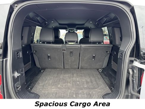 Used 2023 Land Rover Defender 110 X-Dynamic SE image 12