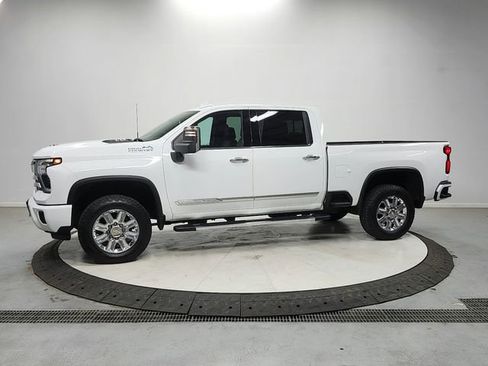 Used 2024 Chevrolet Silverado 2500 High Country AWD/4WD image 4