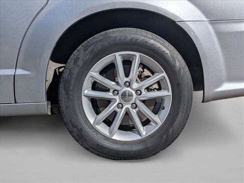 Used 2019 Dodge Grand Caravan SE image 5