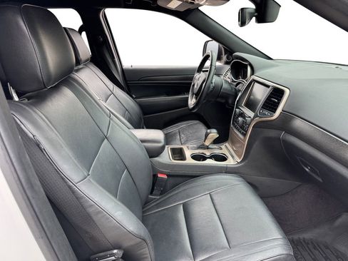 Used 2017 Jeep Grand Cherokee Laredo w/ Quick Order Package 2BE image 18