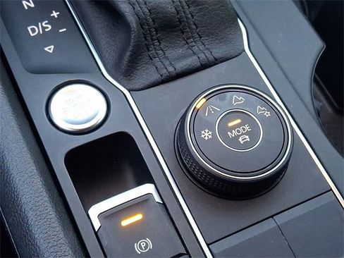 Used 2019 Volkswagen Atlas SE w/ Towing Package image 24