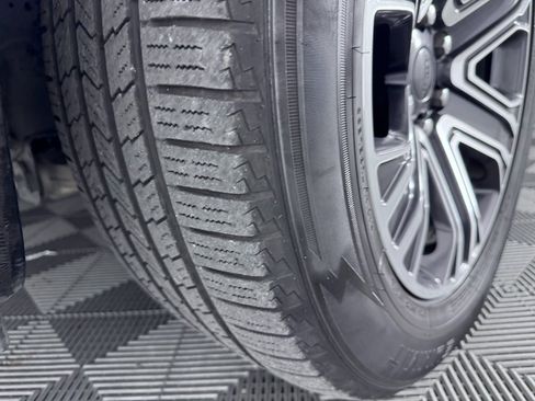 Used 2023 Jeep Wagoneer L Series II image 8