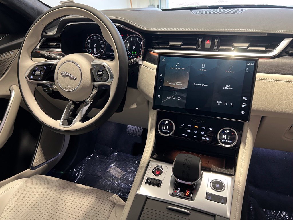 New 2026 Jaguar F-PACE R-Dynamic S AWD/4WD image 18