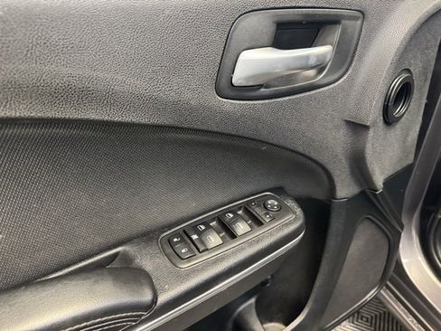 Used 2017 Dodge Charger SE w/ Popular Equipment Group image 12