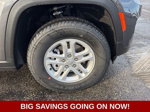 New 2025 Jeep Grand Cherokee Laredo image 14