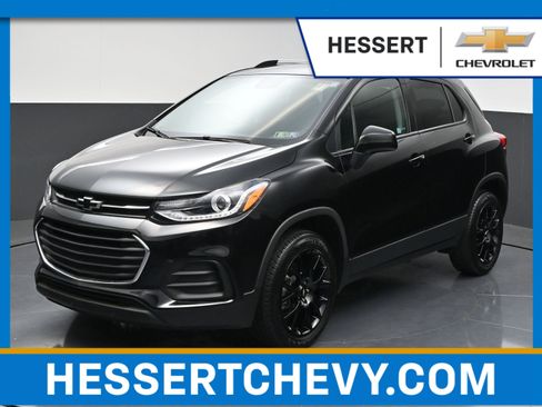 Used 2022 Chevrolet Trax LT w/ Midnight Edition AWD/4WD image 1