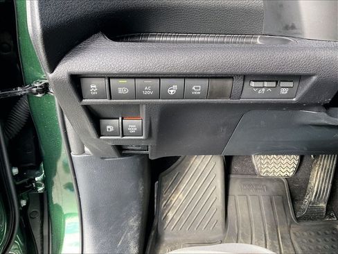 Used 2025 Toyota Sienna Platinum AWD/4WD image 27