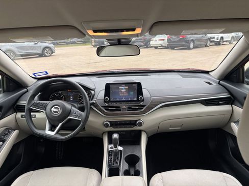 Used 2025 Nissan Altima 2.5 SV image 33