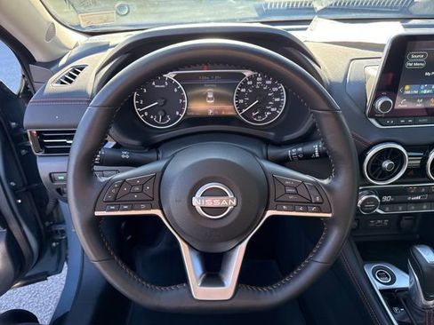 Used 2024 Nissan Sentra SR w/ SR Premium Package image 17