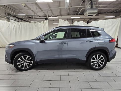 Used 2022 Toyota Corolla Cross XLE image 13