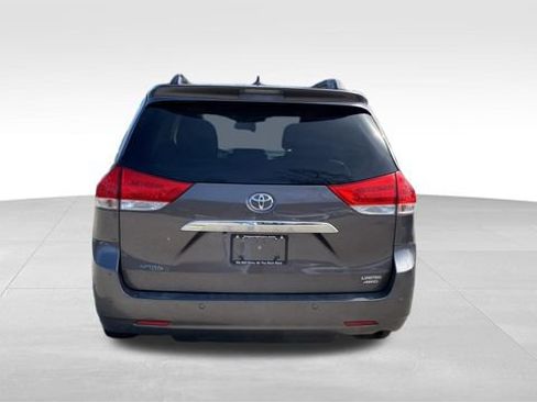 Used 2014 Toyota Sienna Limited w/ Limited Premium Package image 7