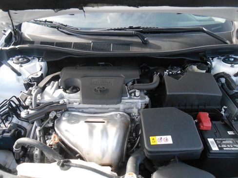 Used 2017 Toyota Camry SE image 19