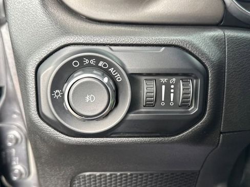 Used 2018 Jeep Wrangler Unlimited Sahara image 20